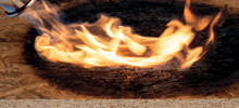 SWISS KRONO OSB/3 SF-B EN300 bildet durch Verkohlung eine feuerhemmende Schicht | © 2020 SWISS KRONO TEX GmbH & Co. KG SWISS KRONO OSB/3 SF-B EN300 bildet durch Verkohlung eine feuerhemmende Schicht