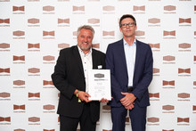 Sie nahmen die Anerkennung in Stuttgart entgegen: Zimmerermeister Harald Sauter und Dirk Müller Produktionsleiter OSB | © 2018 Foto: Philip Kottlorz Sie nahmen die Anerkennung in Stuttgart entgegen: Zimmerermeister Harald Sauter und Dirk Müller Produktionsleiter OSB